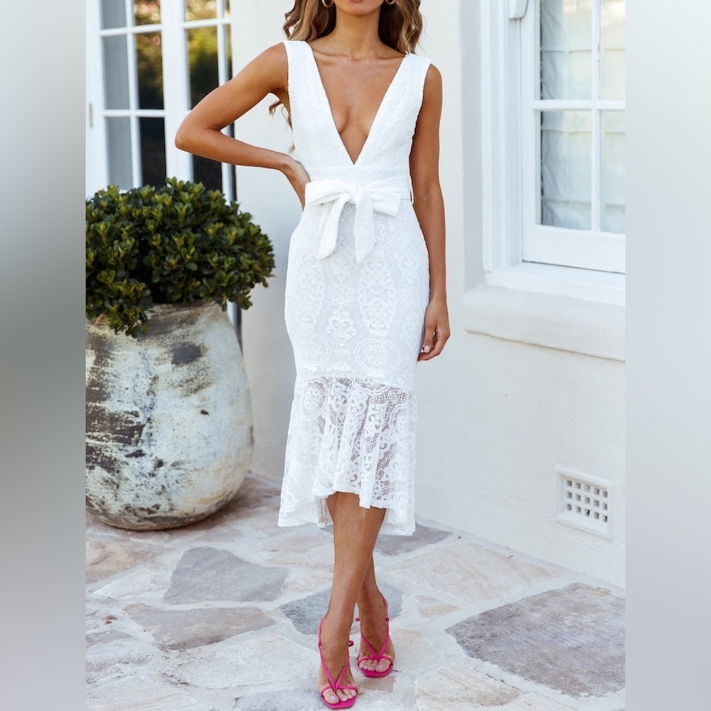 NWT Hello Molly STARS AND SATELLITES MIDI DRESS
WHITE size 2 xs